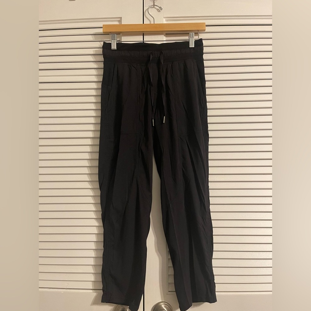 Lululamon : Woman’s Dance Studio Mid-Rise Cropped Pant